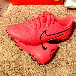 Hot pink 5.5Y Nike tiempo soccer cleats